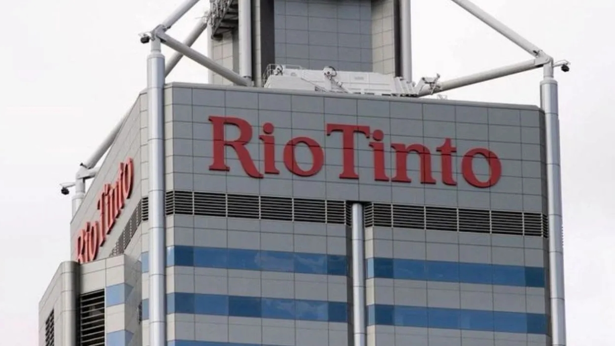 Rio Tinto acelera plan de reducción de costos y pone foco en simplificación operativa