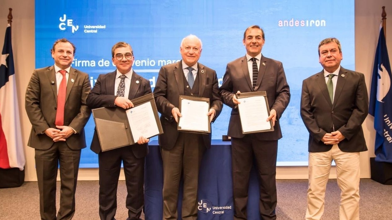 Universidad Central y Andes Iron firman alianza estratégica para impulsar el desarrollo en la Región de Coquimbo