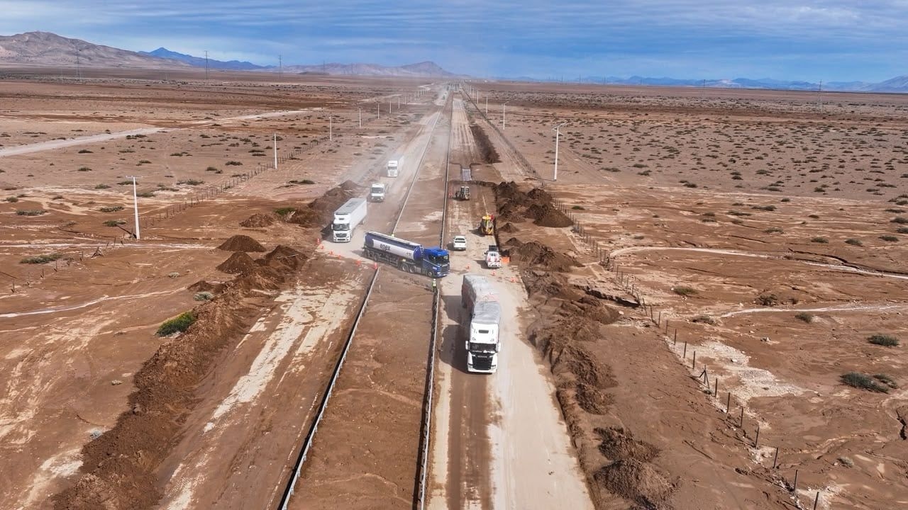 Ruta 5 Norte habilita convoyes de 100 camiones, pero persisten cortes que presionan la logística minera