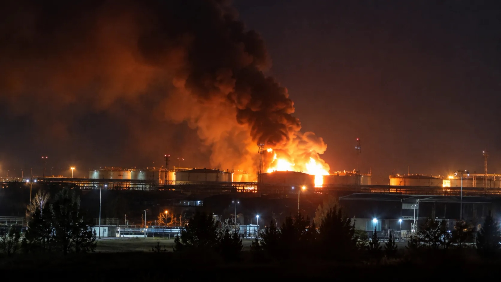 Ucrania ataca terminal petrolera rusa tras acuerdo entre Trump y Putin para aumentar suministro mundial de diésel
