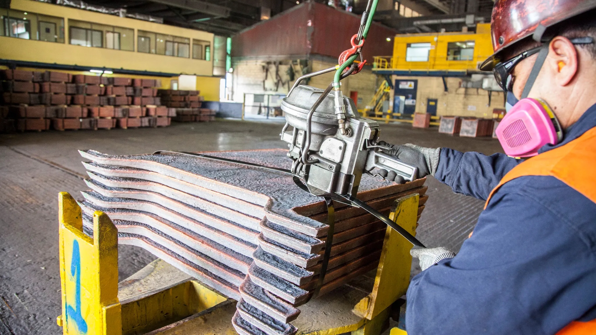 ¿Buscas trabajo en minería? Revisa las vacantes de la BNE con sueldos superiores a $2,2 millones