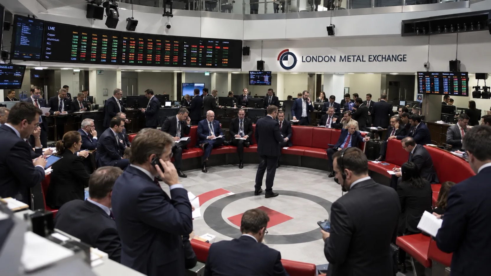 Bolsa de Metales de Londres aumenta 16% sus operaciones y prepara nuevo contrato de acero vinculado a China