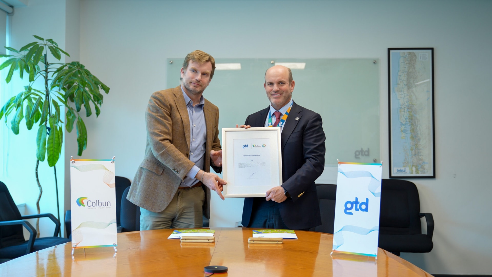 Gtd y Colbún sellan alianza estratégica para abastecer con energía 100% renovable a infraestructura tecnológica crítica