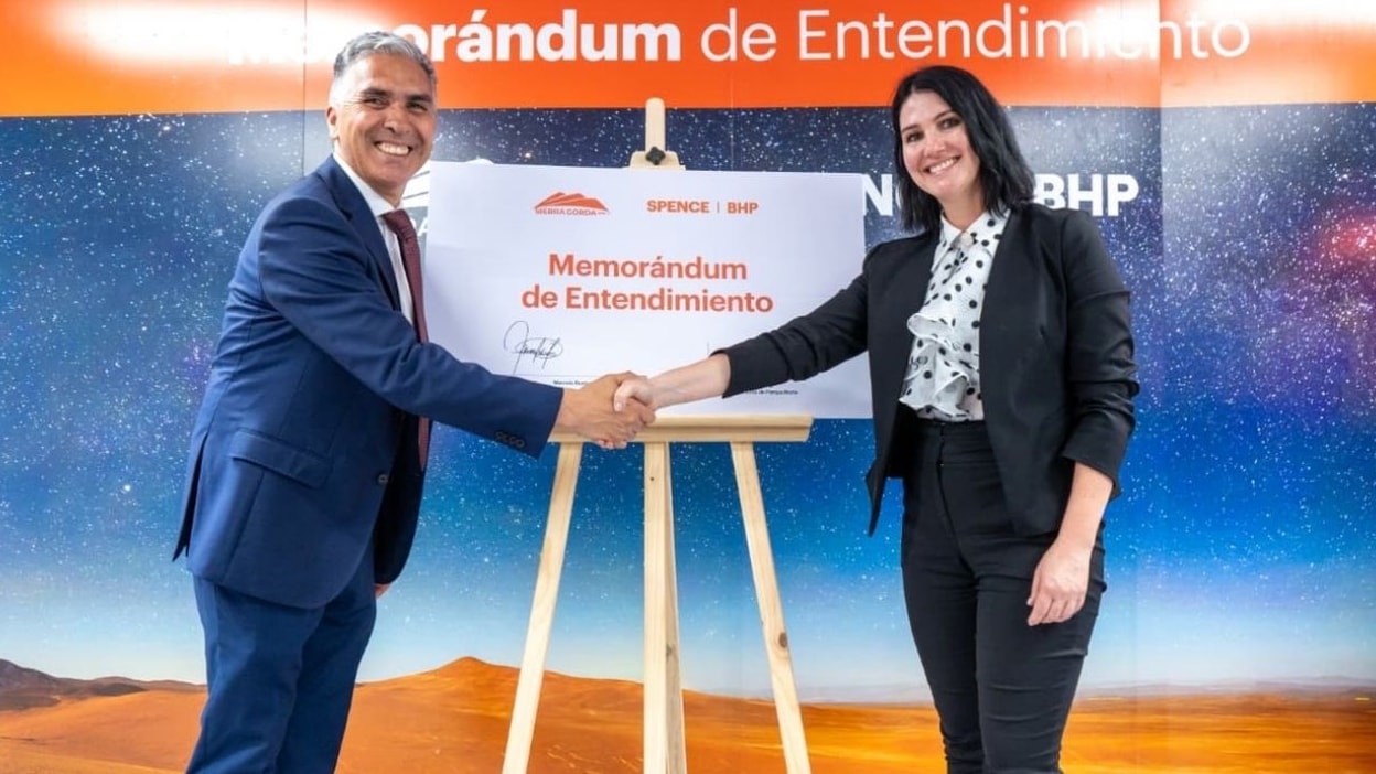 Sierra Gorda SCM y Minera Spence S.A. firman memorando de entendimiento para fortalecer la eficiencia y sostenibilidad de sus operaciones