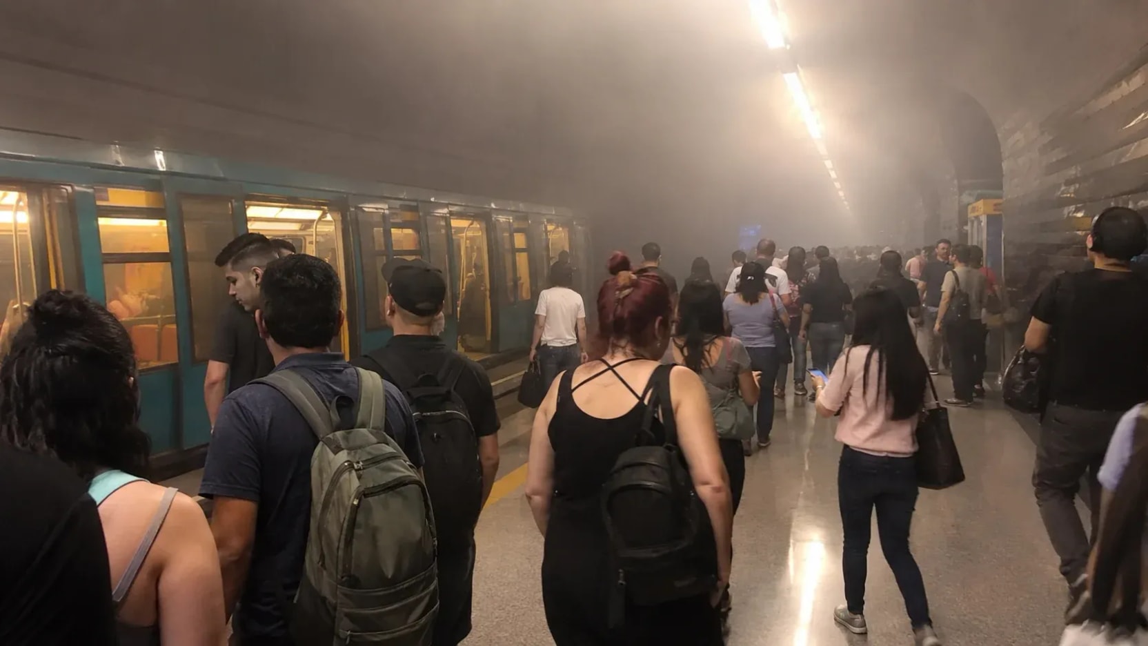 Metro suspende seis estaciones de la Línea 5 por presencia de humo en Santa Isabel