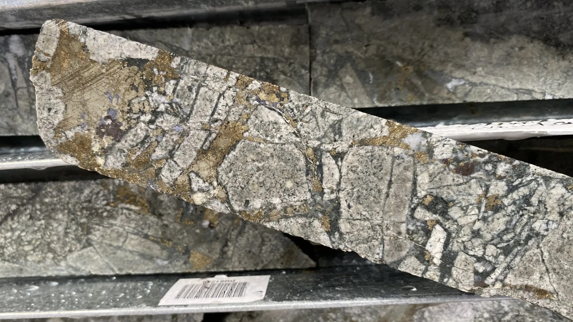 Encuentran más de un kilo de plata por tonelada de roca y descubren otros dos metales valiosos