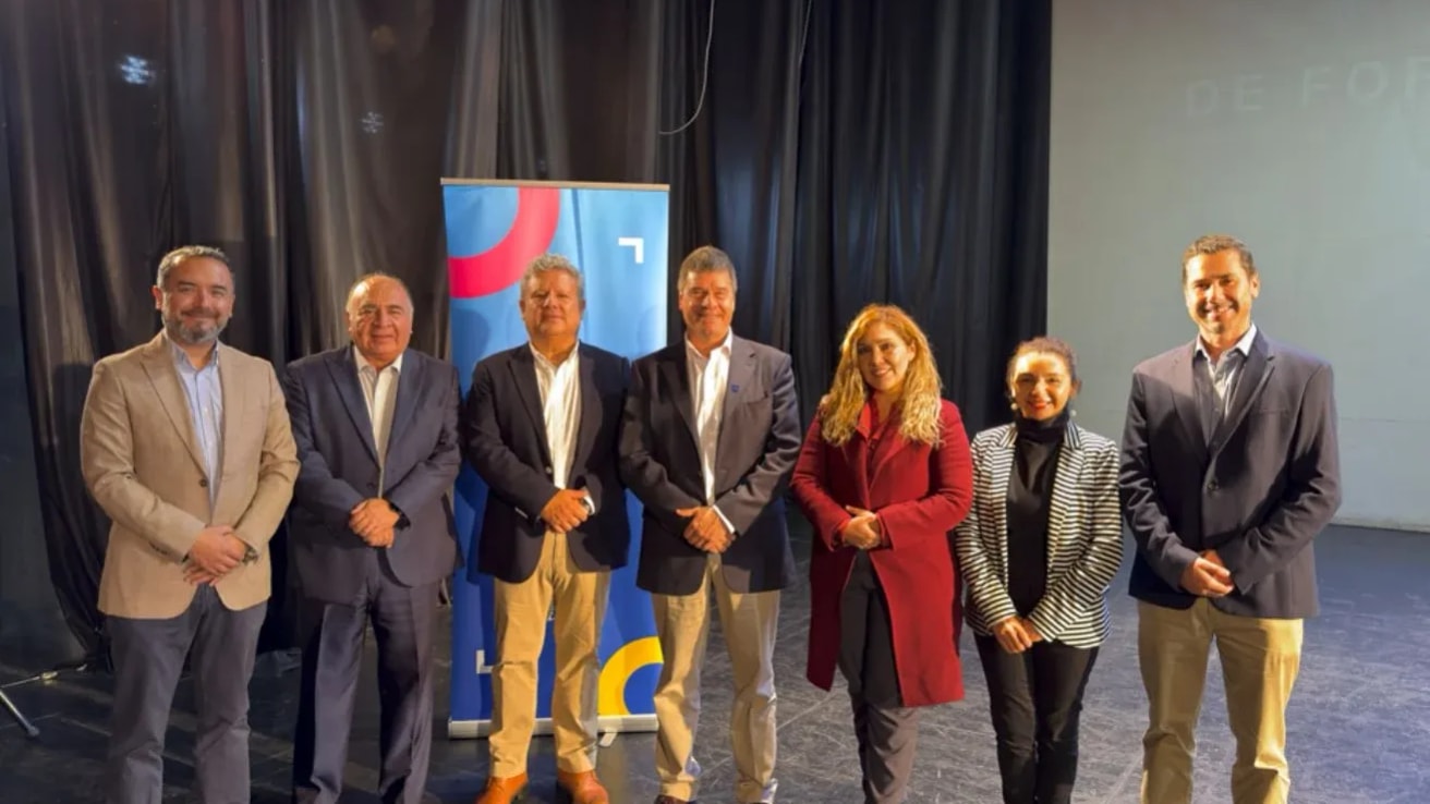 107 estudiantes de Casablanca completaron formación técnica para la industria minera tras una tercera versión del “Programa de Formación Temprana FLS”