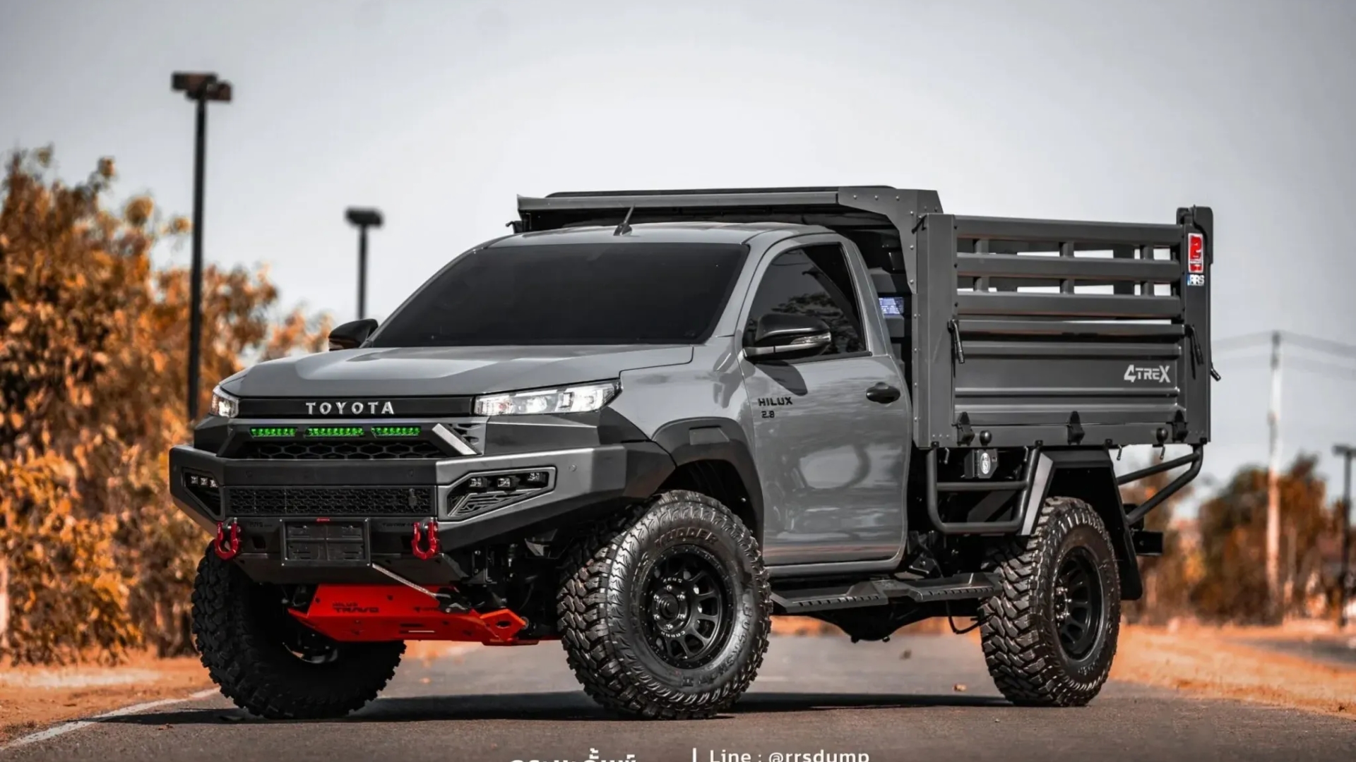 Empresas tailandesas transforman la Toyota Hilux en vehículos de trabajo pesado