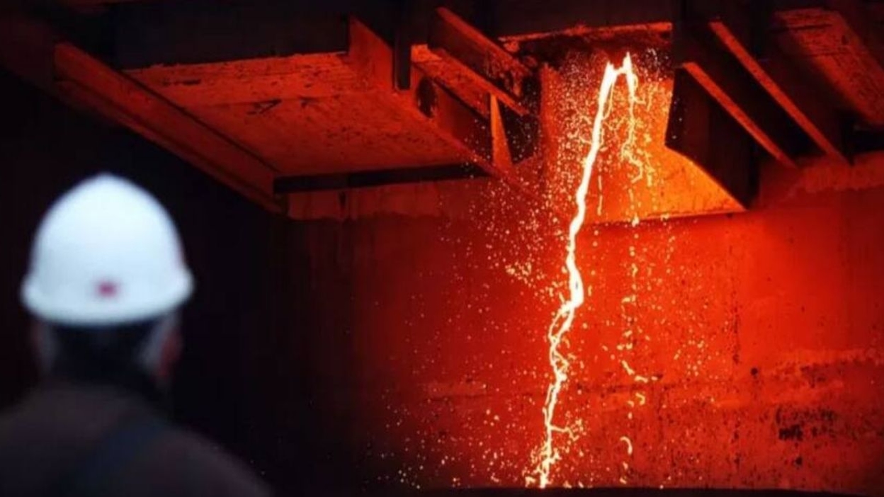 Cobre rompe nuevo récord sobre US$ 13.900 la tonelada pese a tensión entre EE.UU. e Irán