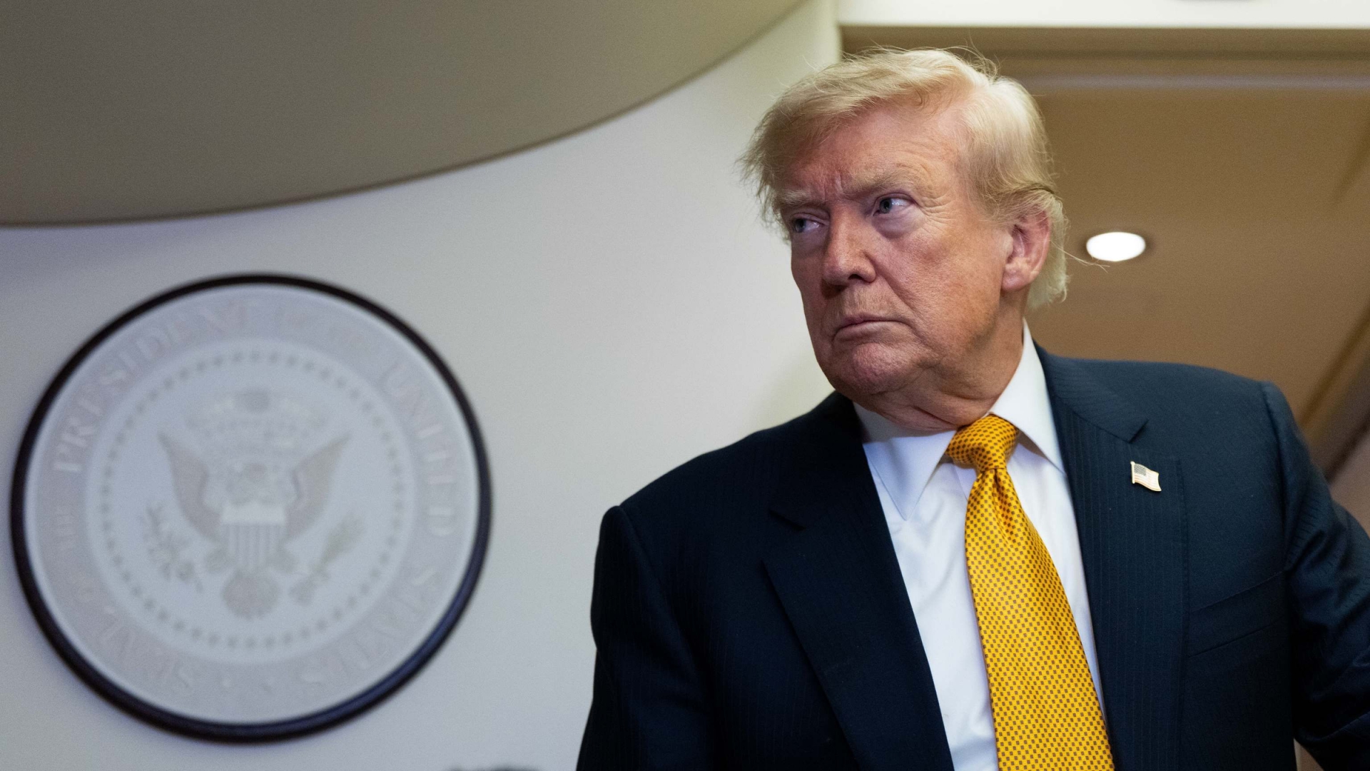 Trump reactiva bloqueo contra Irán y anuncia cobro del 20% a las cargas que crucen el estrecho de Ormuz