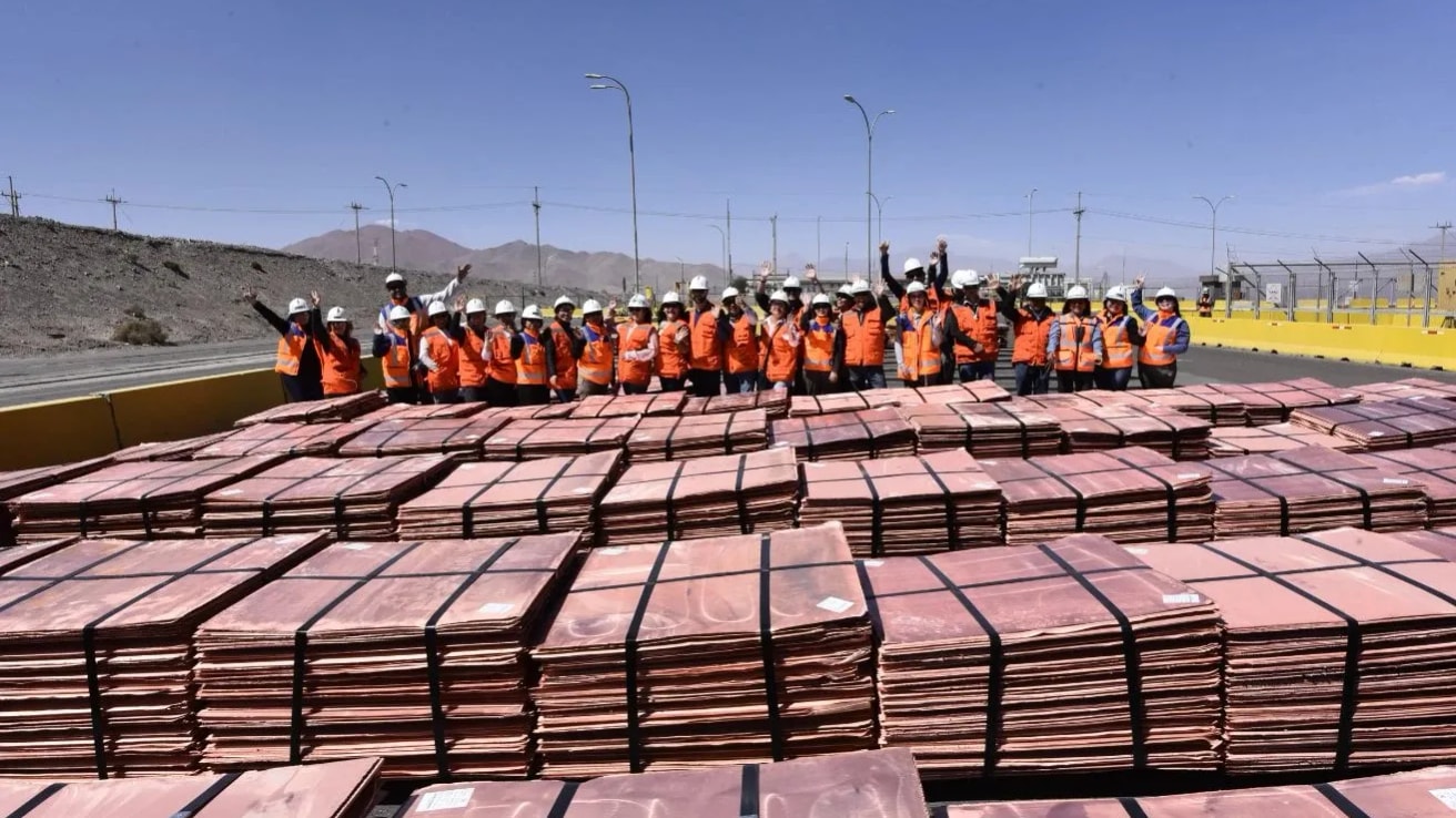 26 micro y pequeñas empresas realizan pionera visita técnica a minera El Abra