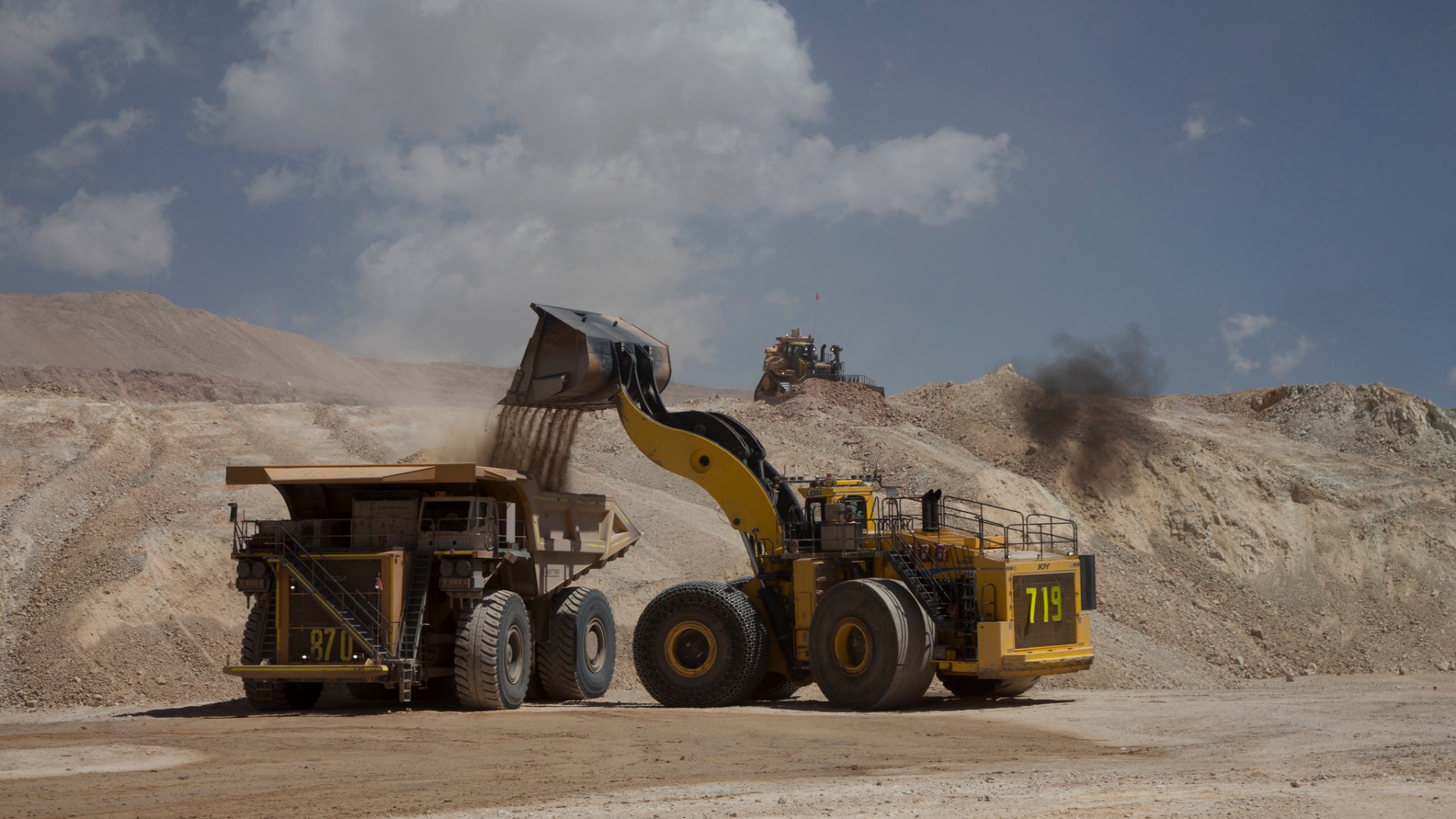 Trabajos para operadores de maquinaria en minería: revisa vacantes con sueldos de hasta $1.500.000