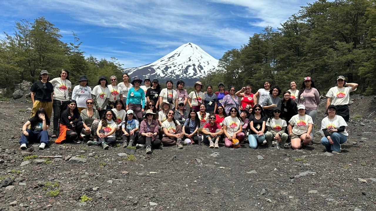 50 mujeres se reúnen en KÜTRALKURA para debatir sobre volcanismo y reducción del riesgo de desastres