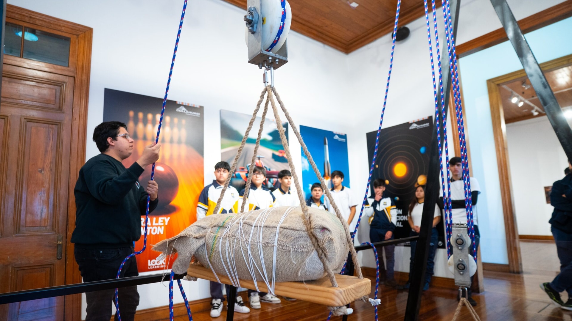 7 mil visitantes: “Museo Newton” es un éxito en Sala de Arte Casa Collahuasi
