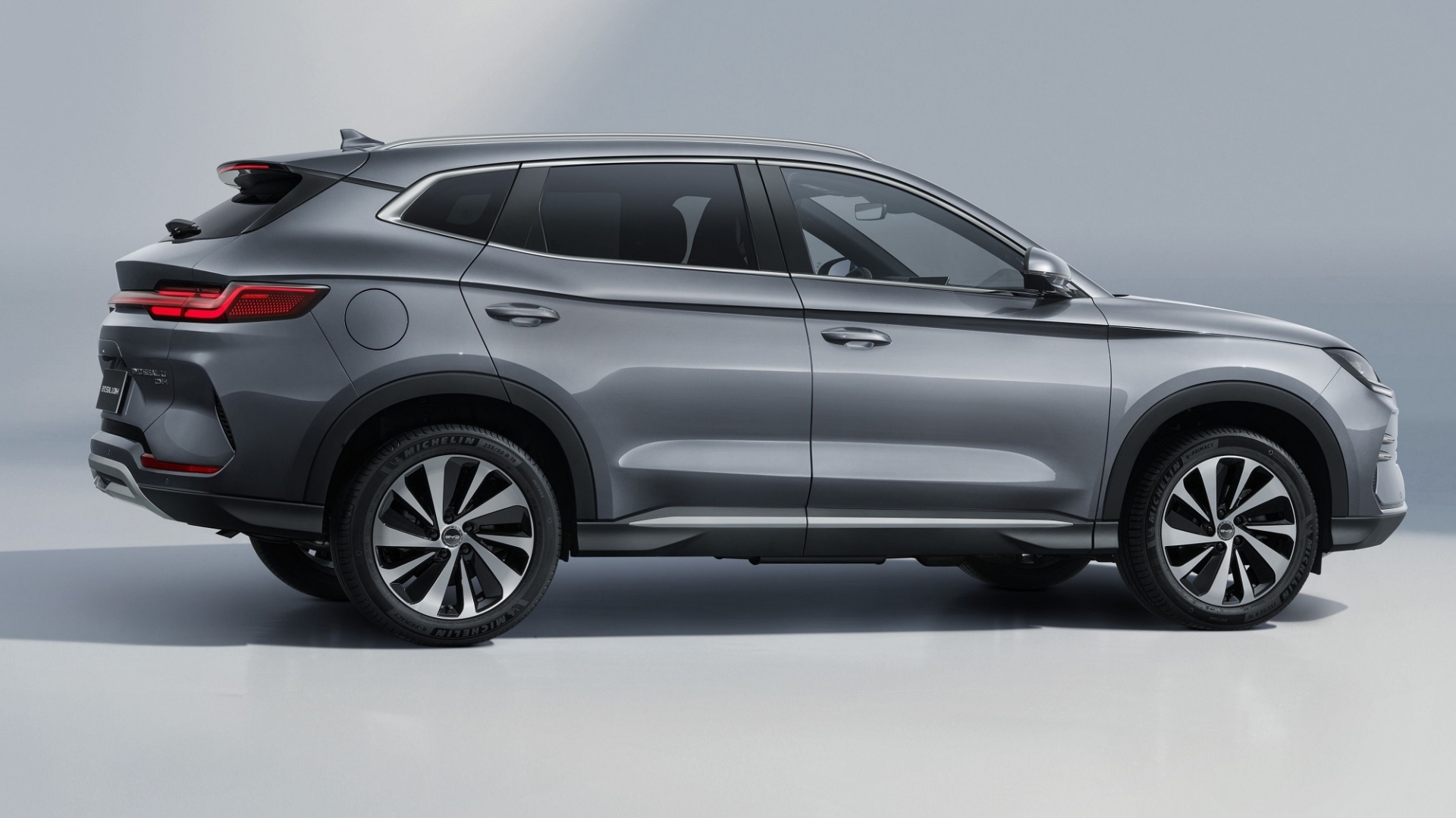BYD acelera en España: dos SUV híbridos enchufables lideran ventas de mayo