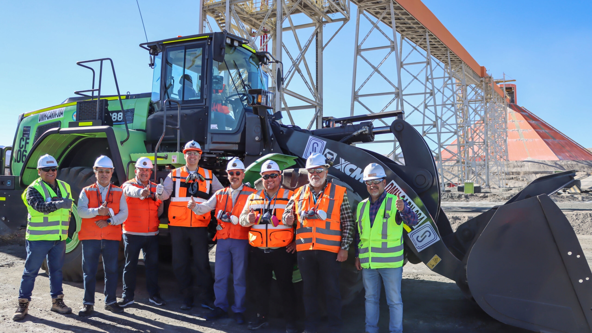 Ministro Hales incorpora cargador frontal 100% eléctrico para sus operaciones de logística de graneles