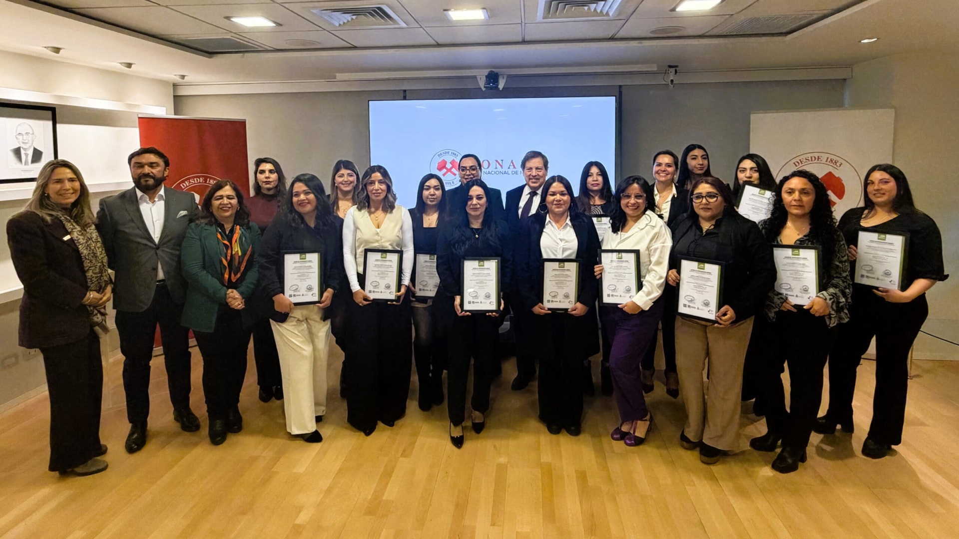 Fundación Tecnológica de SONAMI permitió certificar a 18 mujeres como operadoras CAEX