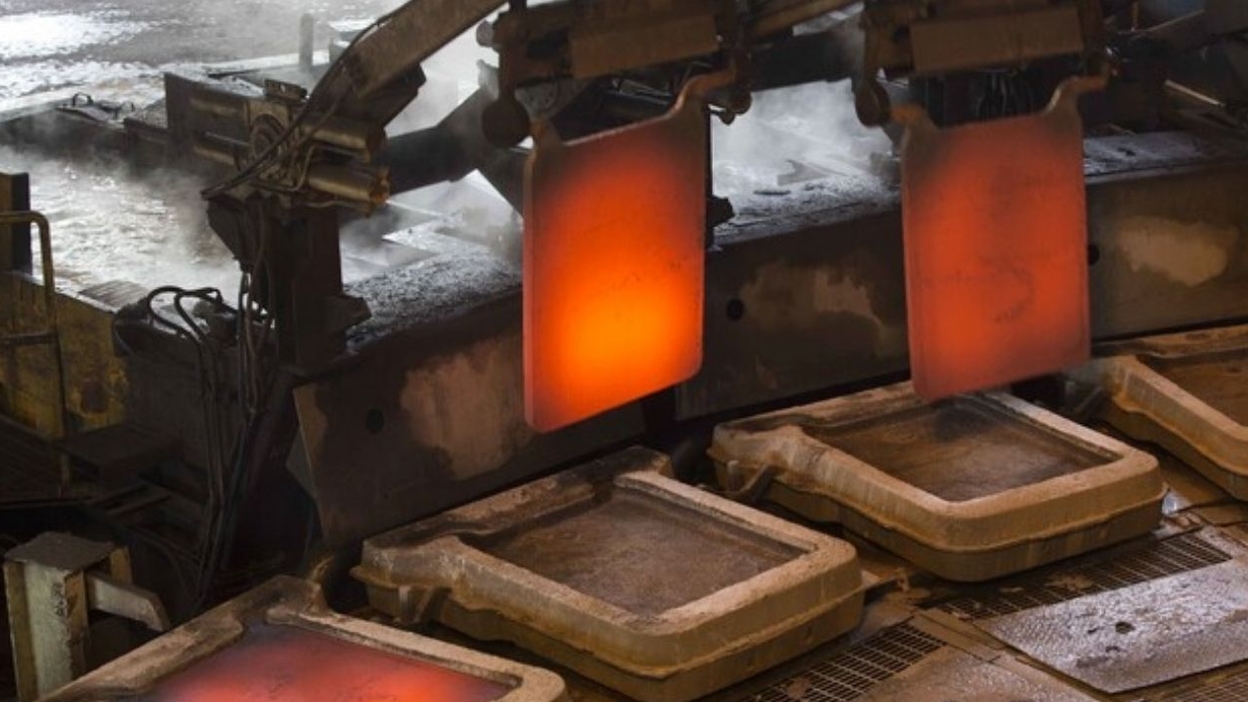 Cobre toca US$6,29 por libra y rompe récord histórico: el metal sube 62% desde el shock arancelario de Trump