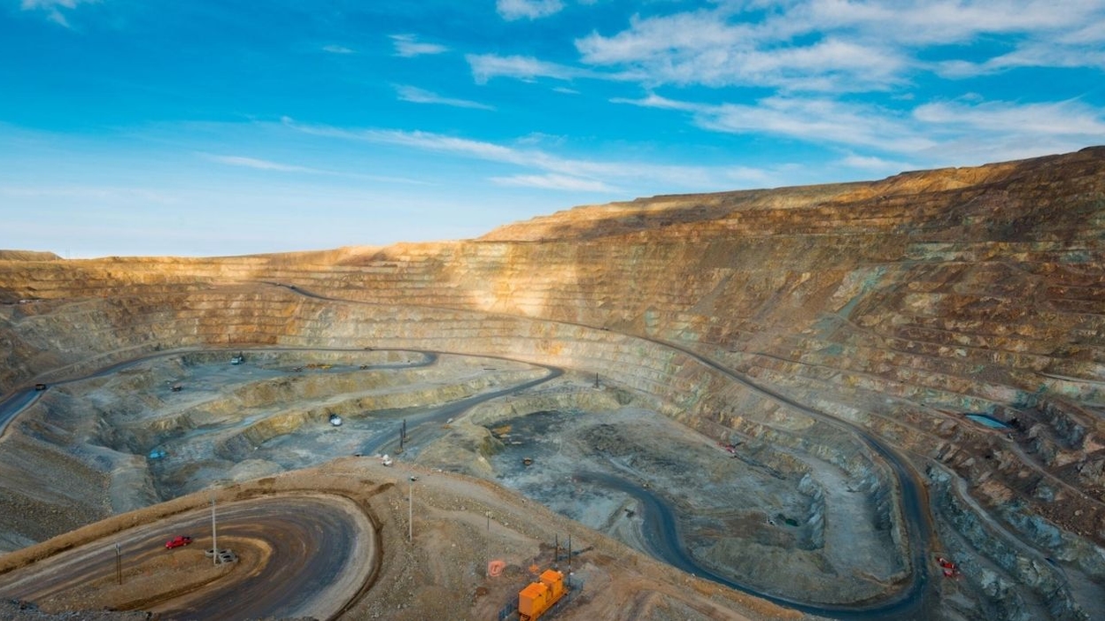 Imacec cae 1,2% en abril arrastrado por la minería y menor producción de cobre