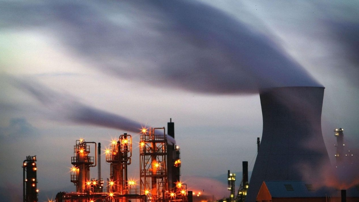 Irán suspende conversaciones con EE.UU. y eleva presión sobre petróleo, energía y costos mineros