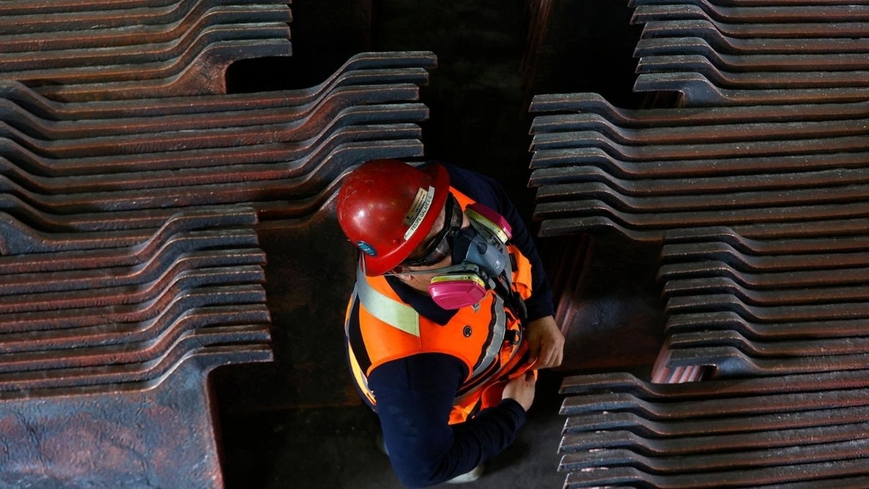 Imacec cae 1,2% en abril y minería vuelve a presionar a la economía chilena