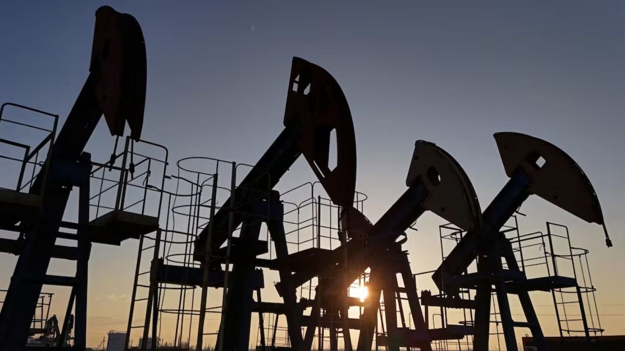 Petróleo supera los US$ 100 tras amenaza de Trump a Irán y alerta por reservas en mínimos históricos