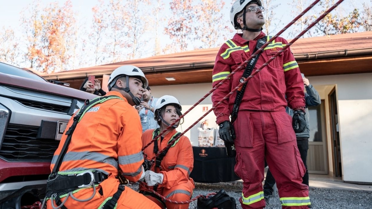 División El Teniente capacita a estudiantes de O'Higgins en rescate y emergencias mineras
