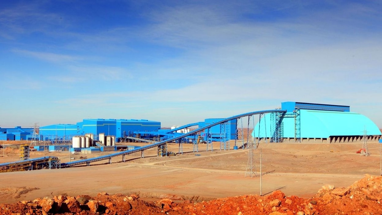 Mineras de litio en Zimbabue piden extender plazo para plantas locales antes del veto a concentrados en 2027