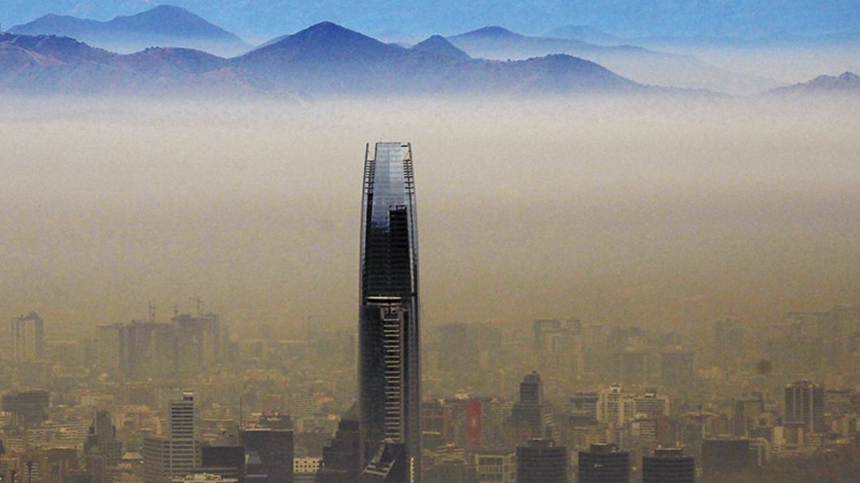 Alerta ambiental se extiende en Santiago: autoridades mantienen restricciones por mala calidad del aire