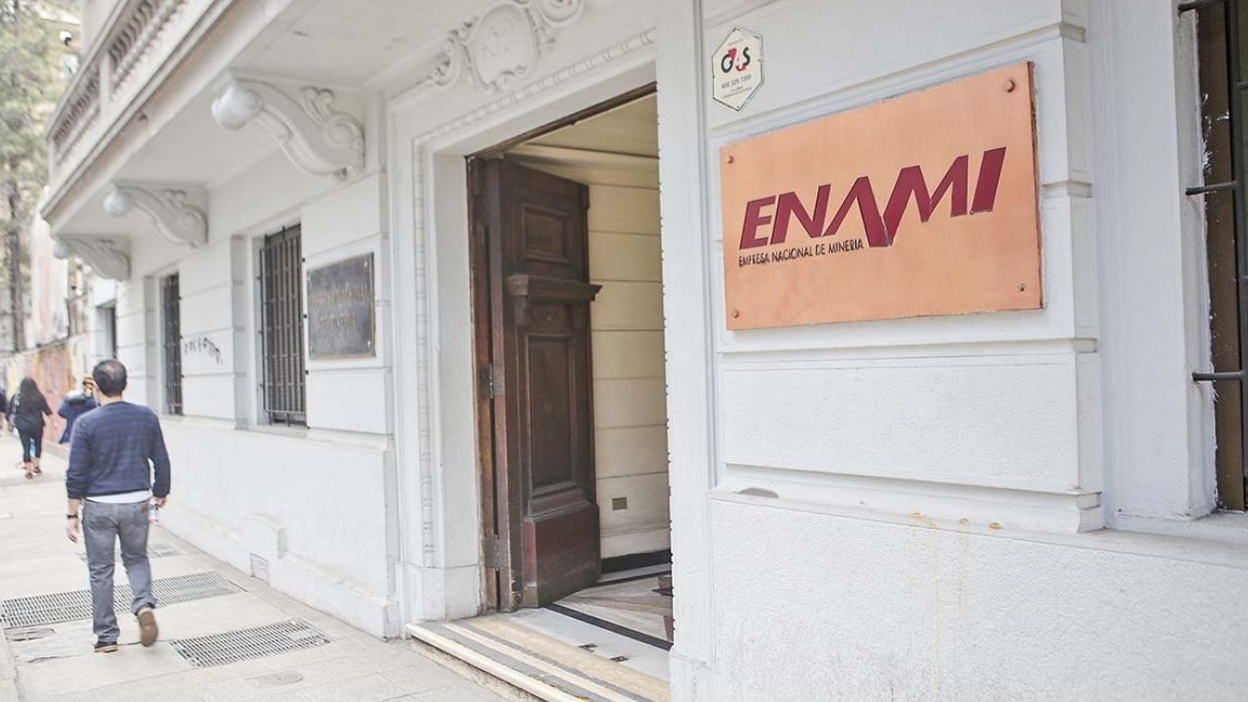 ENAMI extiende venta de 444 mil toneladas de minerales de oro: interés de traders y mineras obliga a ampliar plazo