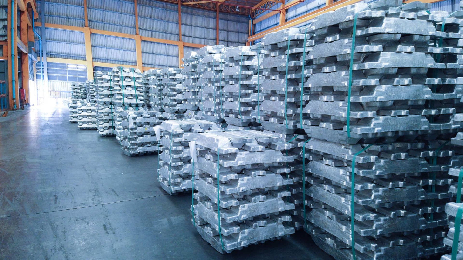 Aluminio sube a máximo de cuatro años por temor a recortes de producción en China