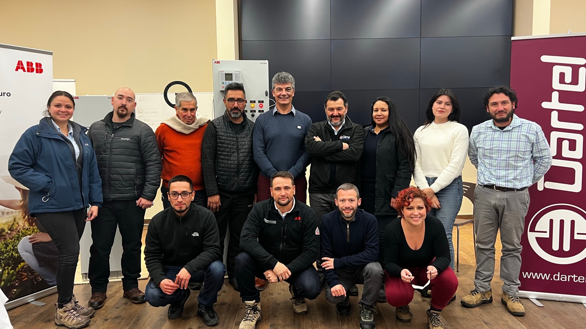 ABB en Chile y Dartel dictan taller práctico sobre montaje de celdas de media tensión