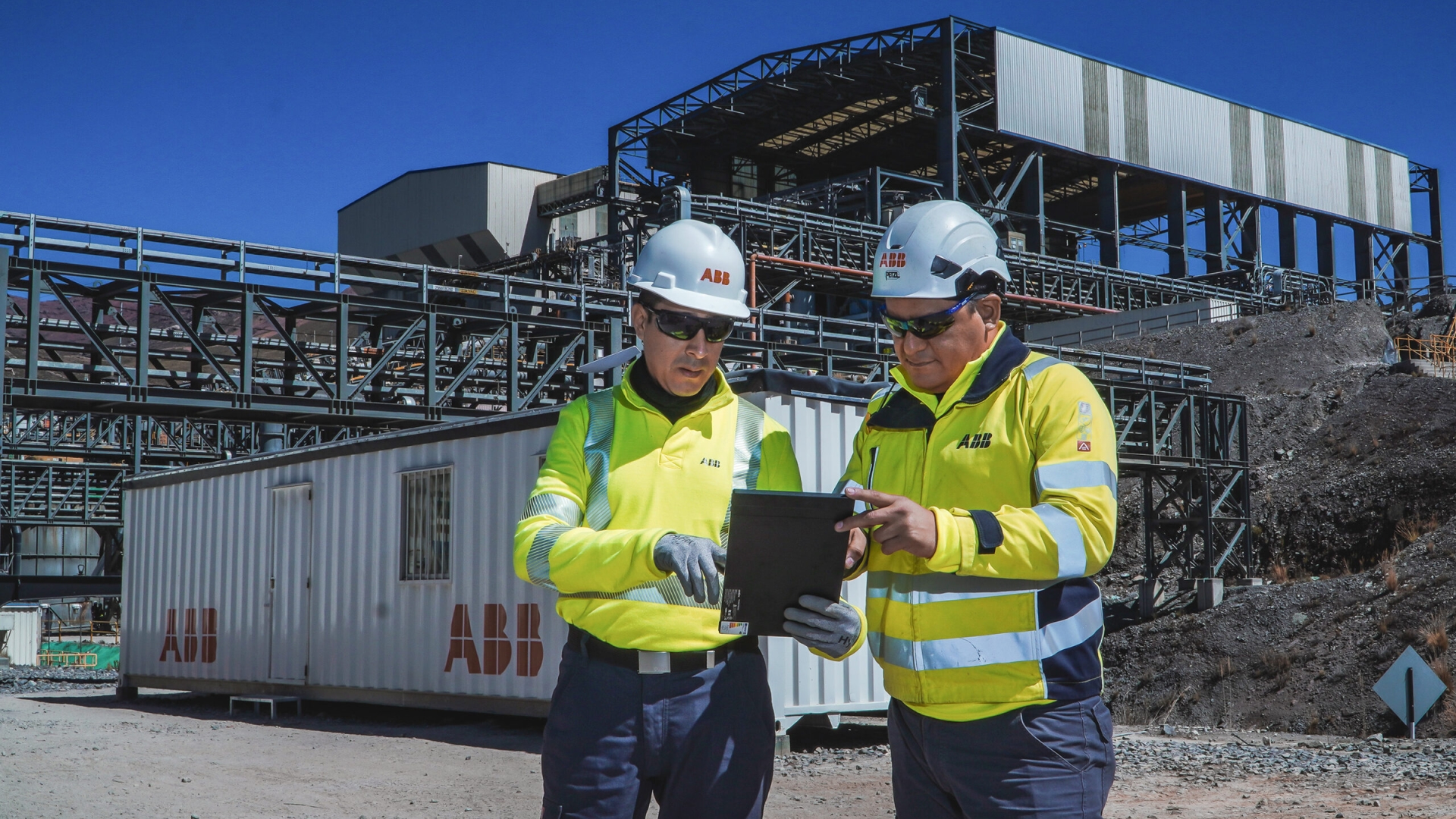 ABB lanza GMD Copilot para optimizar operaciones de los accionamientos de molinos sin engranajes