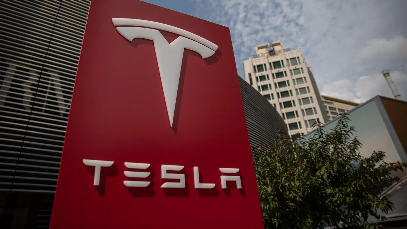 Acciones de Tesla (TSLA) aumentan en el premercado del lunes: ¿Qué está pasando?