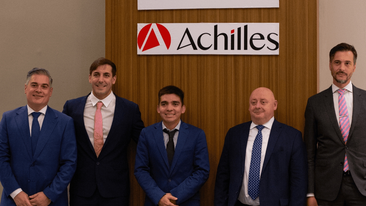 Achilles refuerza su capacidad de IA con la adquisición de InfoControl
