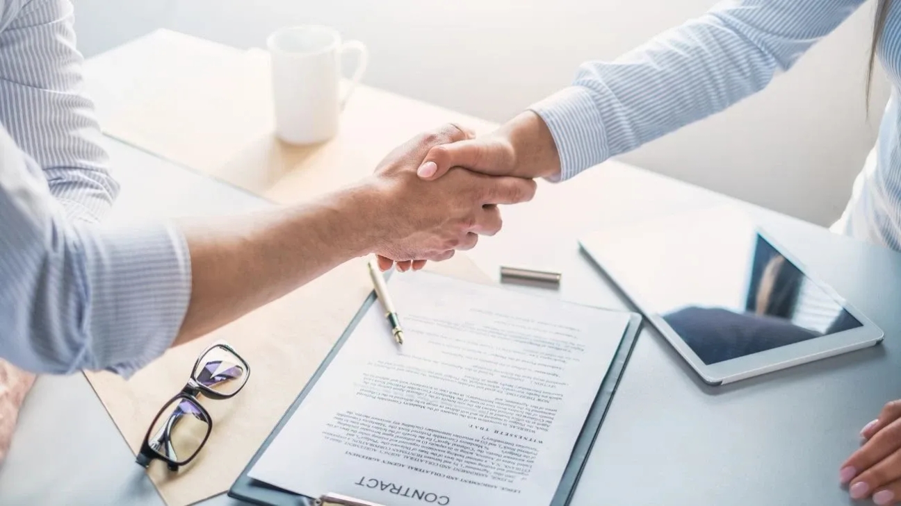 Adecco abre más de 1.200 empleos temporales para Navidad: ¿Qué perfiles buscan?