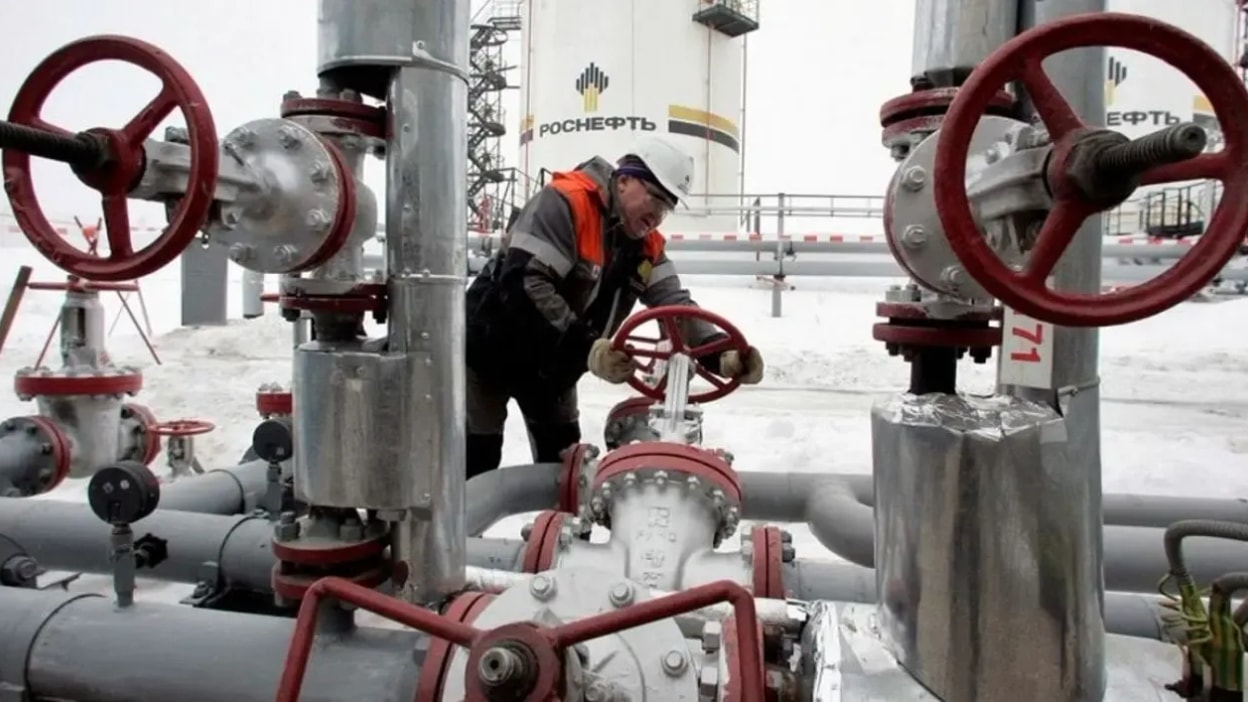 AIE evalúa liberar más de 182 millones de barriles de petróleo: la mayor intervención de reservas en la historia