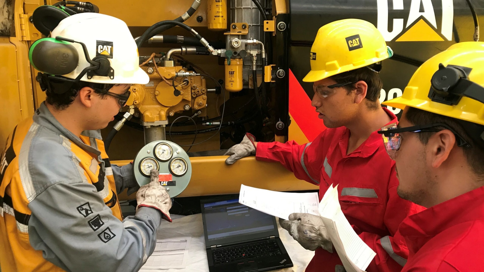 Alumnos del programa ELEVA realizan práctica profesional en Finning