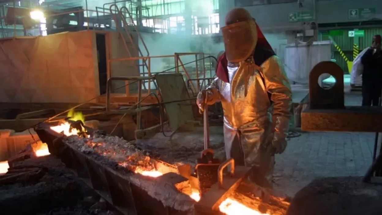 Análisis global anticipa déficit estructural de cobre y presiona al alza sostenida de precios