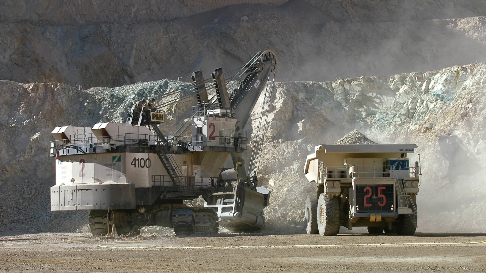 Antofagasta Minerals abre 43 vacantes 4×3 y 7×7 con opción híbrida: revisa los perfiles y postula en línea