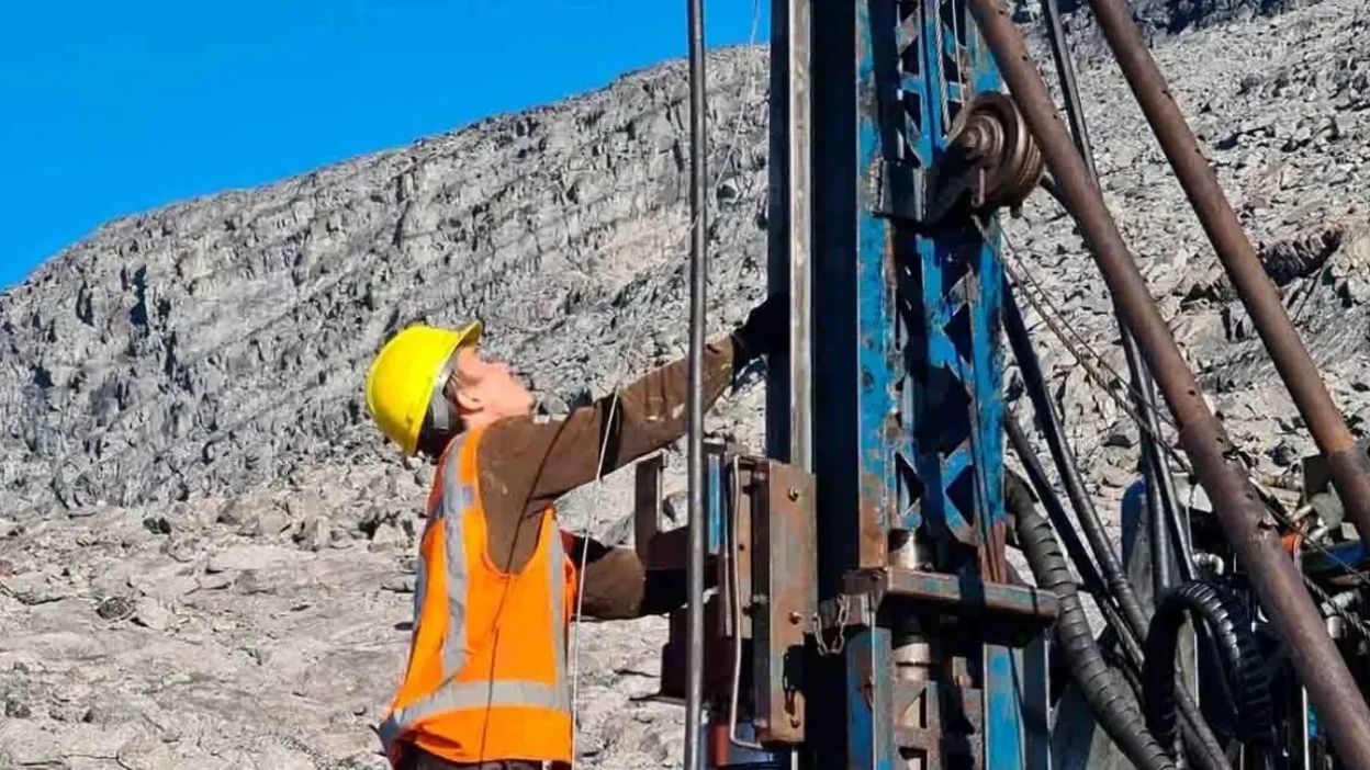Apex Critical Metals perfora 81,6 m de REO al 2,02%, incluyendo 50,9 m de REO al 2,40%