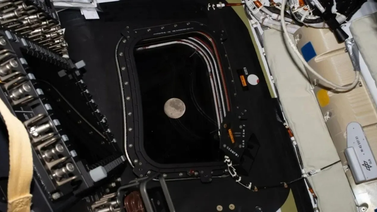 Artemis II supera los 400.000 km: astronautas baten récord histórico de distancia desde la Tierra