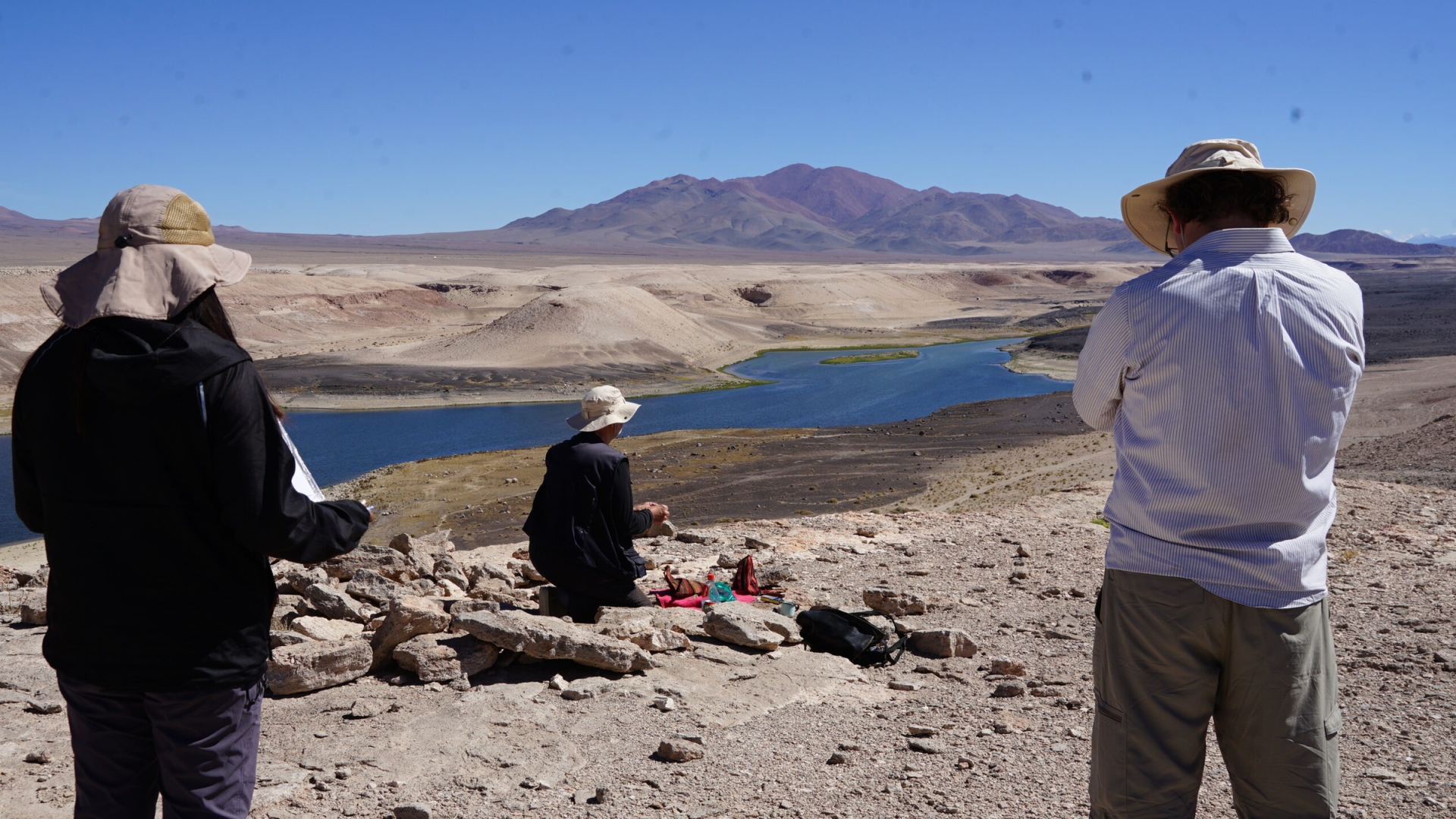 Asociación Indígena de Calama explora y estudia antiguos senderos troperos con aporte del Fondo Patrimonial de El Abra