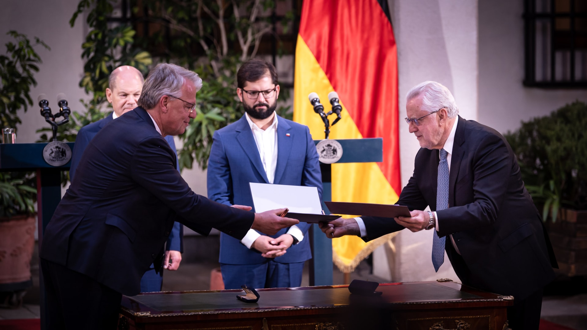 Aurubis y Codelco firman acuerdo para cooperar en una cadena de valor del cobre más sostenible y responsable