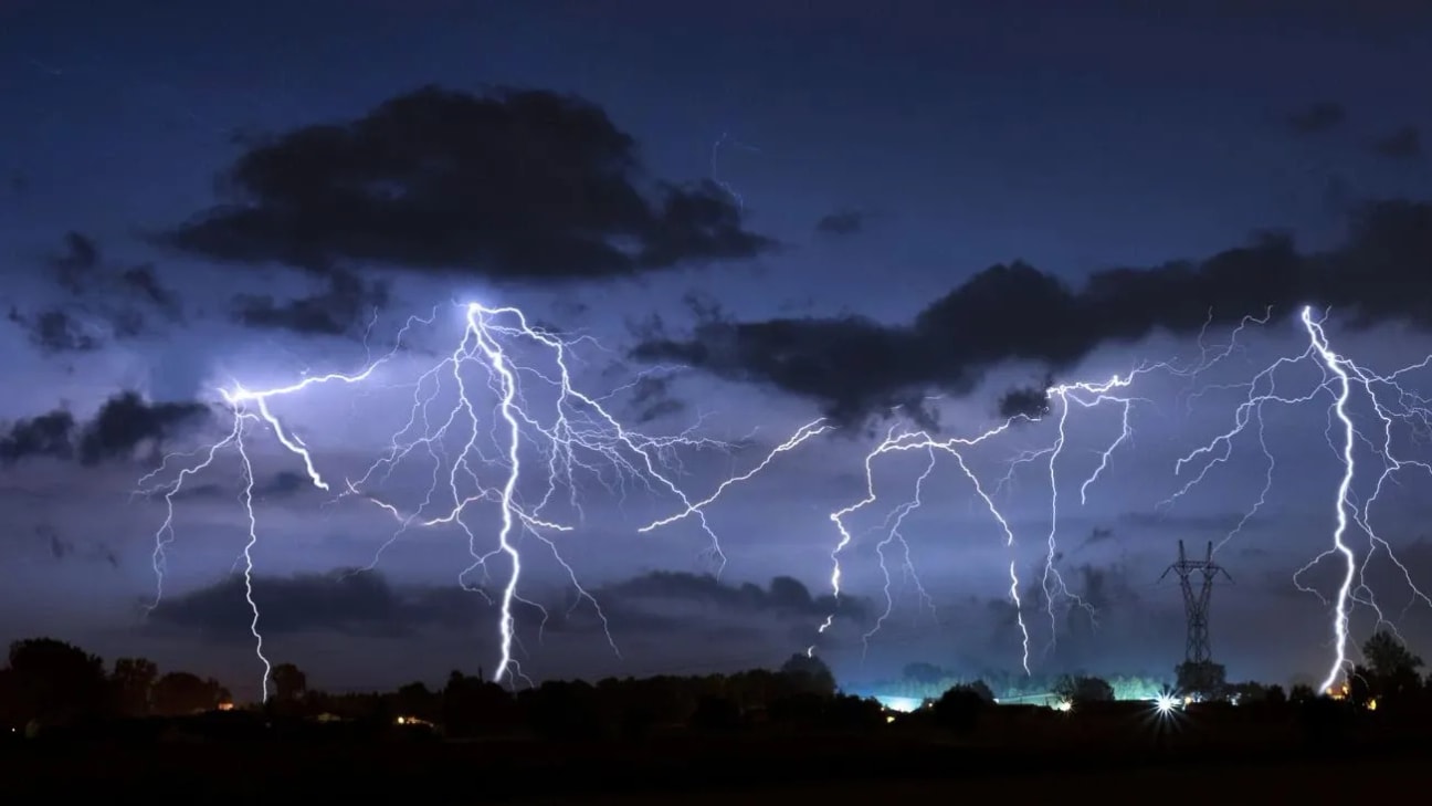 Aviso por tormentas eléctricas: qué regiones de Chile tendrán truenos y relámpagos desde hoy, según el tiempo