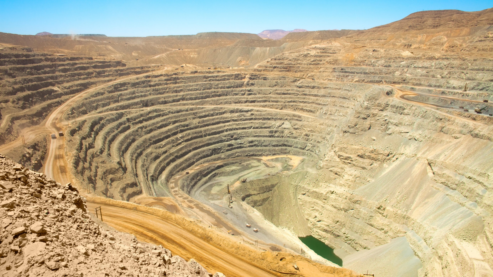 Ceibo y Komatsu-Mitsui sellan alianza en Perú para ofrecer servicios de supresión de polvo