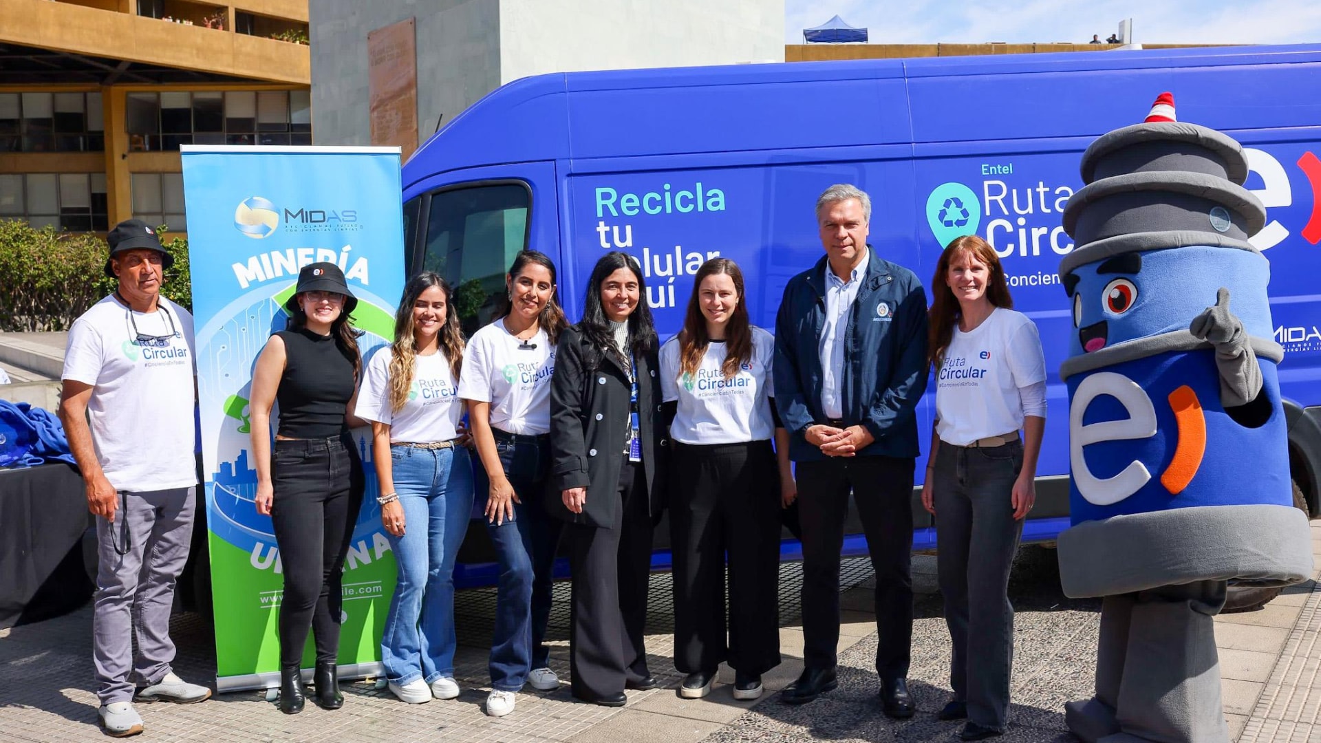 ¿Celulares olvidados en el cajón? “Ruta Circular” de Entel recorrerá Chile recolectando equipos en desuso