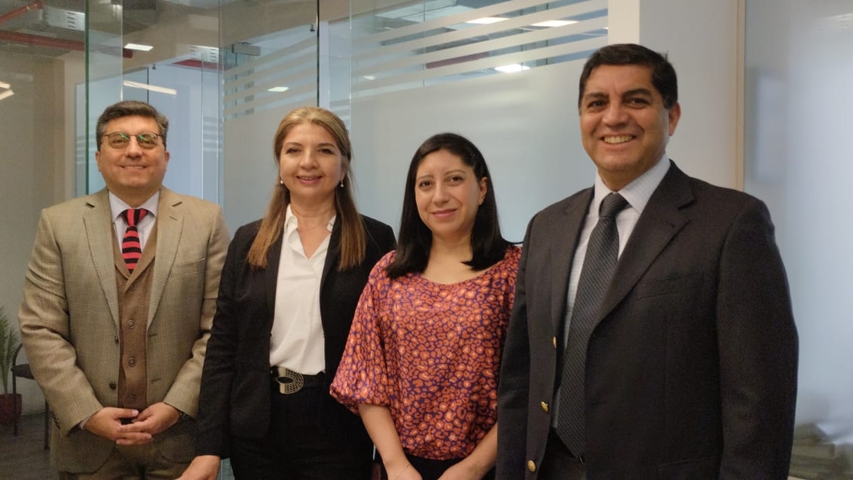 Centro de Arbitraje y Mediación Minero y Pilar Sustentable Spa firman convenio de colaboración
