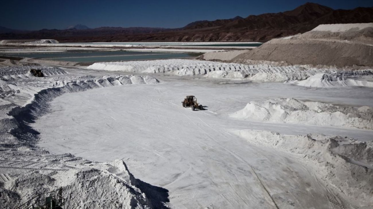 Chile impulsa la producción sostenible de litio: SQM autorizada a aumentar producción en 300.000 toneladas sin impacto ambiental