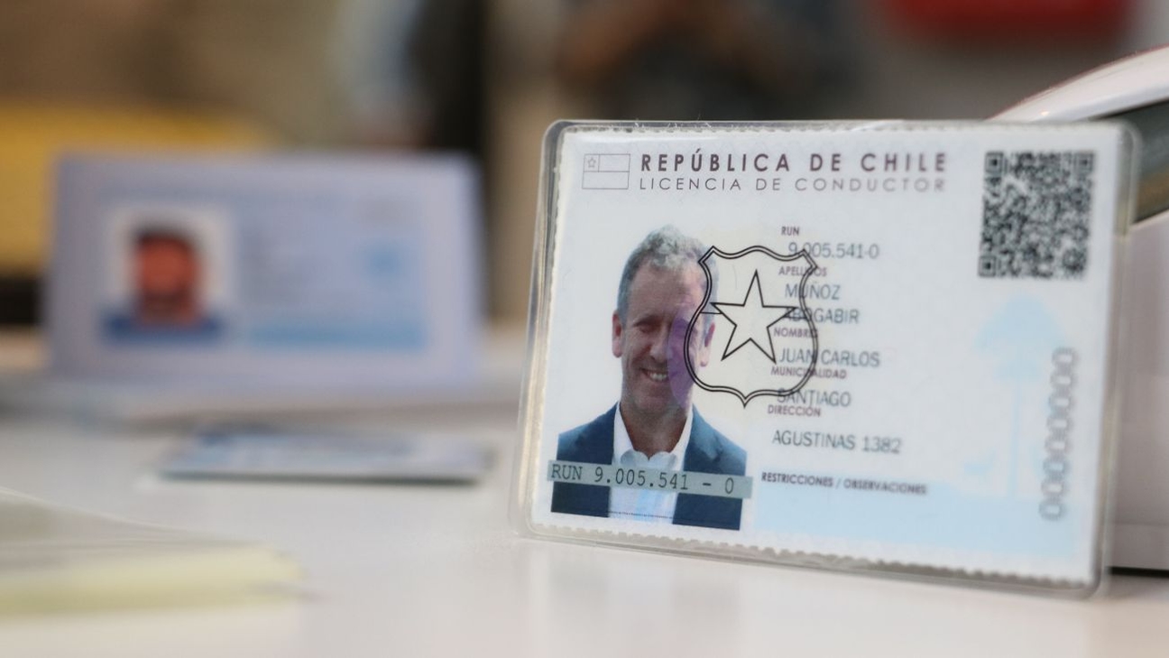Chile impulsa la seguridad vial con la nueva licencia de conducir digital ya disponible en Tarapacá, Aysén y otras regiones